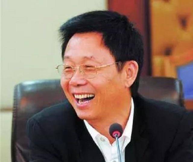 中国纸巾之王邓颖忠500元起家创业靠卖纸成为中山首富