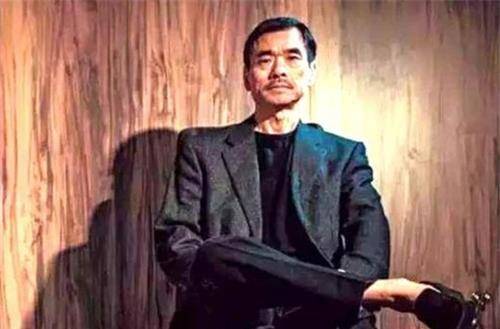 甩了梅艳芳一巴掌,次日被砍成重伤,在医院被枪杀_香港_黄朗维_陈耀兴