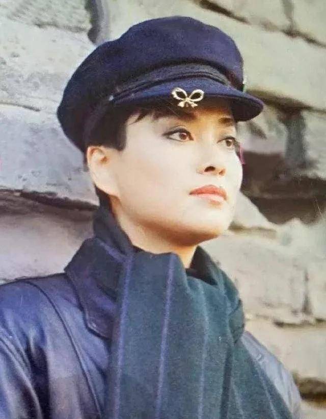 室,健身区,桌球室等等,那英还先后和汪峰投资游戏公司,和王菲投资发廊