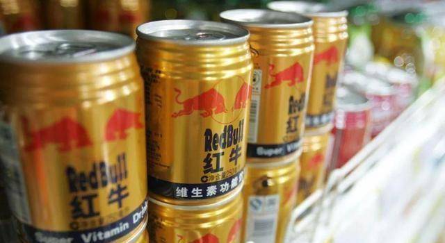 红牛公开说明它们对易拉罐有特殊的工艺要求,那就是粉末补涂,但是当