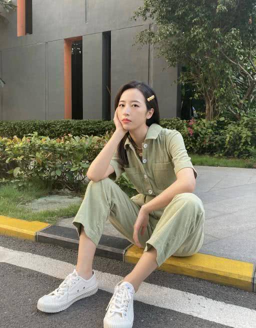 周雨彤清纯靓丽私服穿搭可甜可飒你喜欢的样子她都有