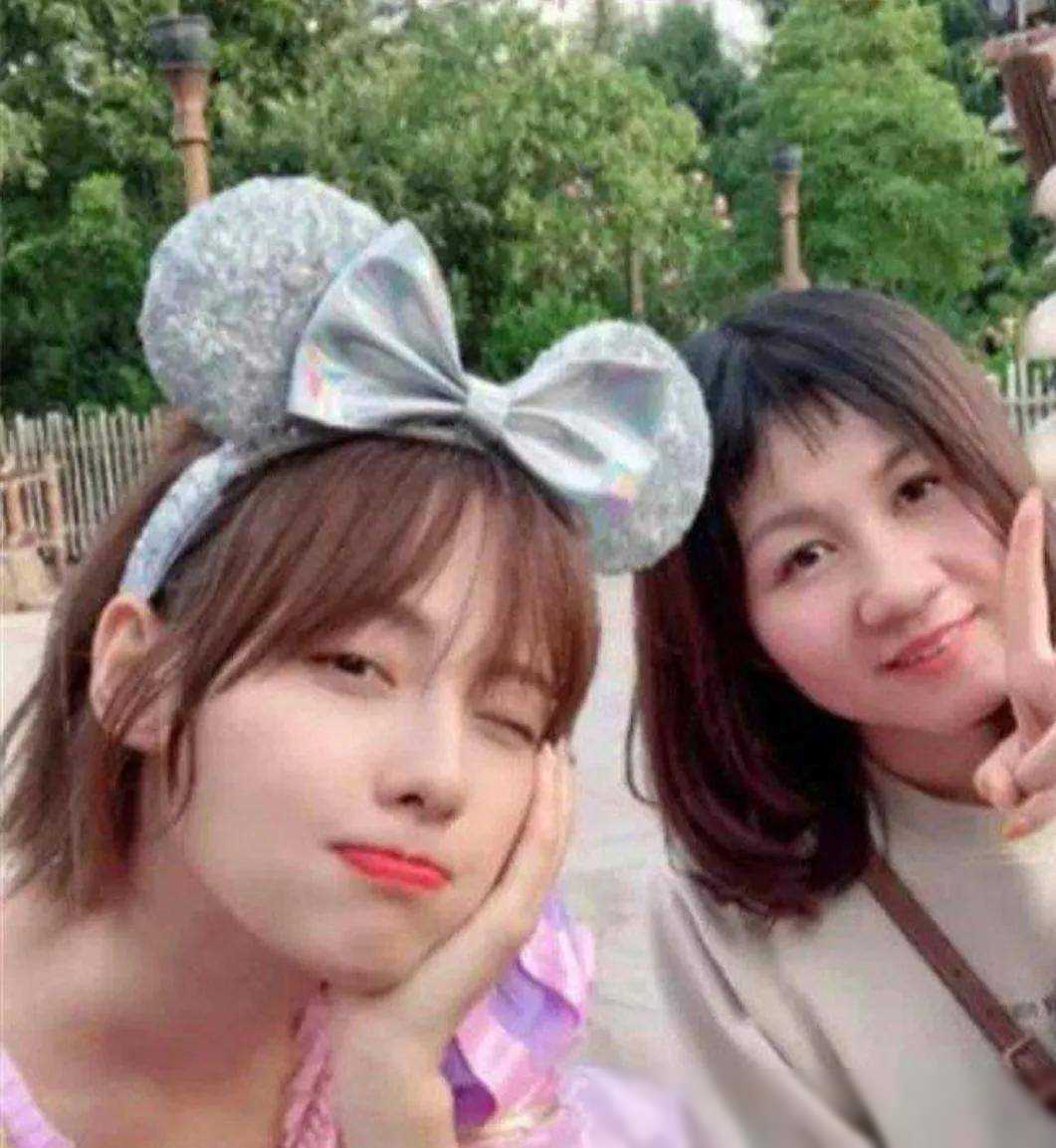 吴佩慈大方晒礼纪晓波送礼公开大s却装清高引热议