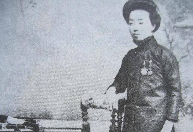 一代绣圣:48岁病逝,72岁张謇送葬,墓碑不提夫家拒绝与丈夫合葬_沈寿