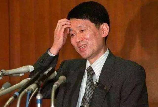 创作者
            误判拿住原材料却为子公司赚了1个亿，老板娘赏他700元，17年后获诺奖(图4)