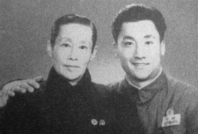 原创父亲京剧大师母亲30年代影星妻子当家花旦他却演了一辈子配角