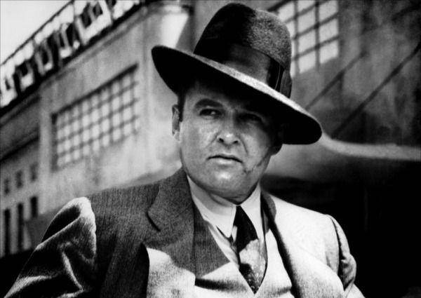 【图8】美国历史上最著名的黑帮大佬阿尔·卡彭,被警方列为"1号公敌".