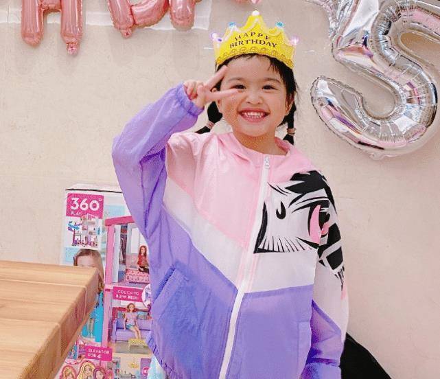 原创包饺子曾因任性打了保姆一巴掌包贝尔的举动堪称教科书式教育