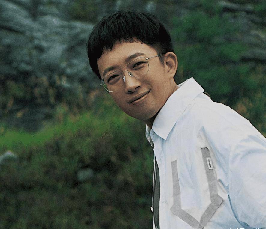 不过于正并不像别的导演是非常认真专注于拍戏,他只要是看到娱乐圈