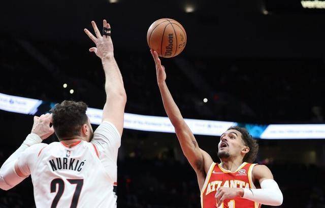 但是到了第四节,开拓者进攻火力不减,但是老鹰这边只靠特雷杨苦苦支撑