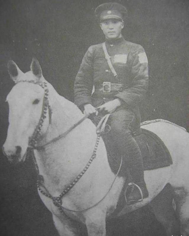 原创马家军碰到西北军吉鸿昌打一次输一次逃命都不行一路被追杀