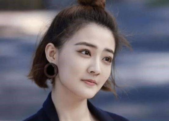 演员徐璐,在得知左小青不再出演的时候靳东也选择拒绝出演这部作品,他