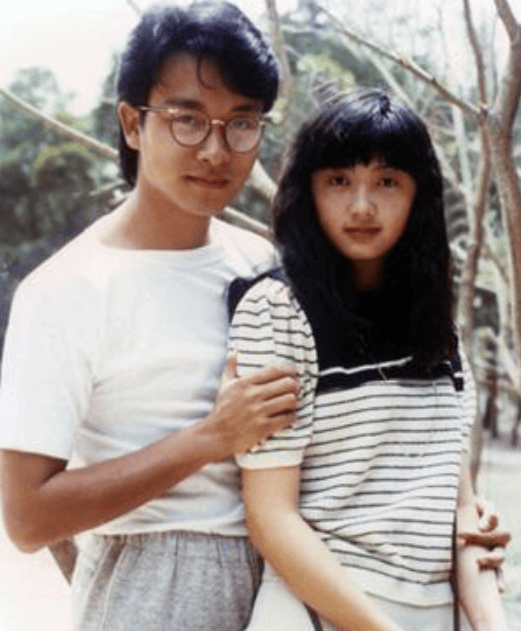 张国荣逝世21年,初恋女友受访坚信他没死,弄丢爱情信物成遗憾_倪诗蓓