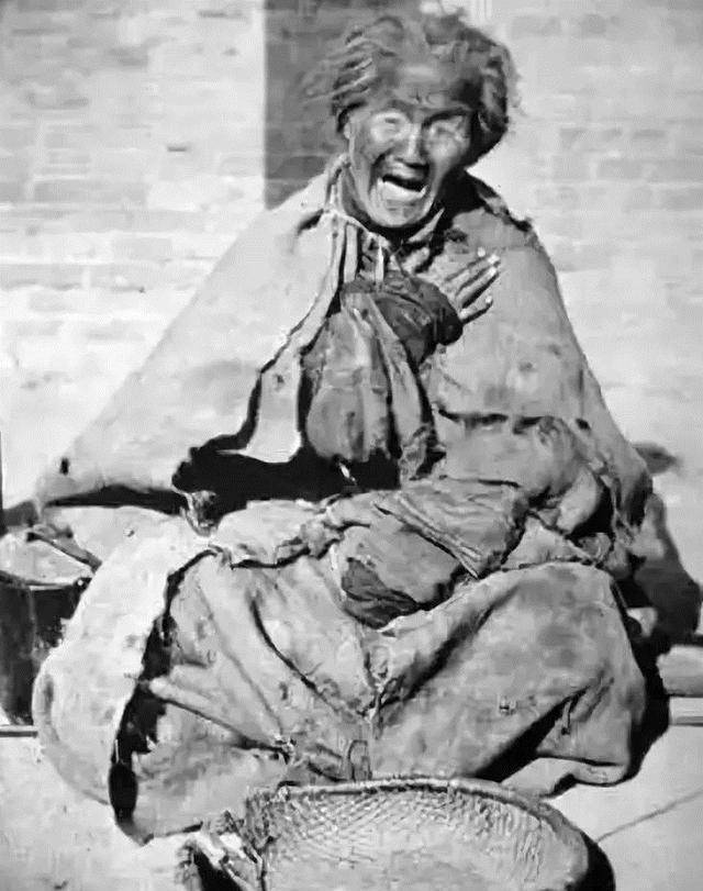 乞丐,各有各的规矩,这一门只能沿街乞讨,不能上门乞讨_家门_范丹_对联