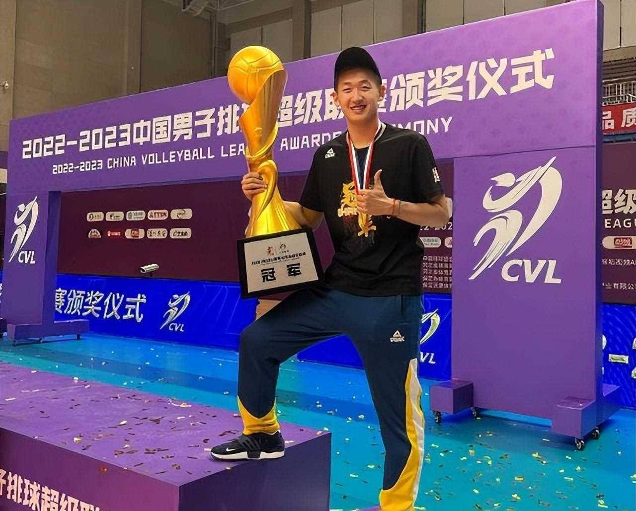 曝光,与1米95帅哥甜蜜同行,网友:郎才女貌,般_许晓婷_刘泽_巴黎奥运会