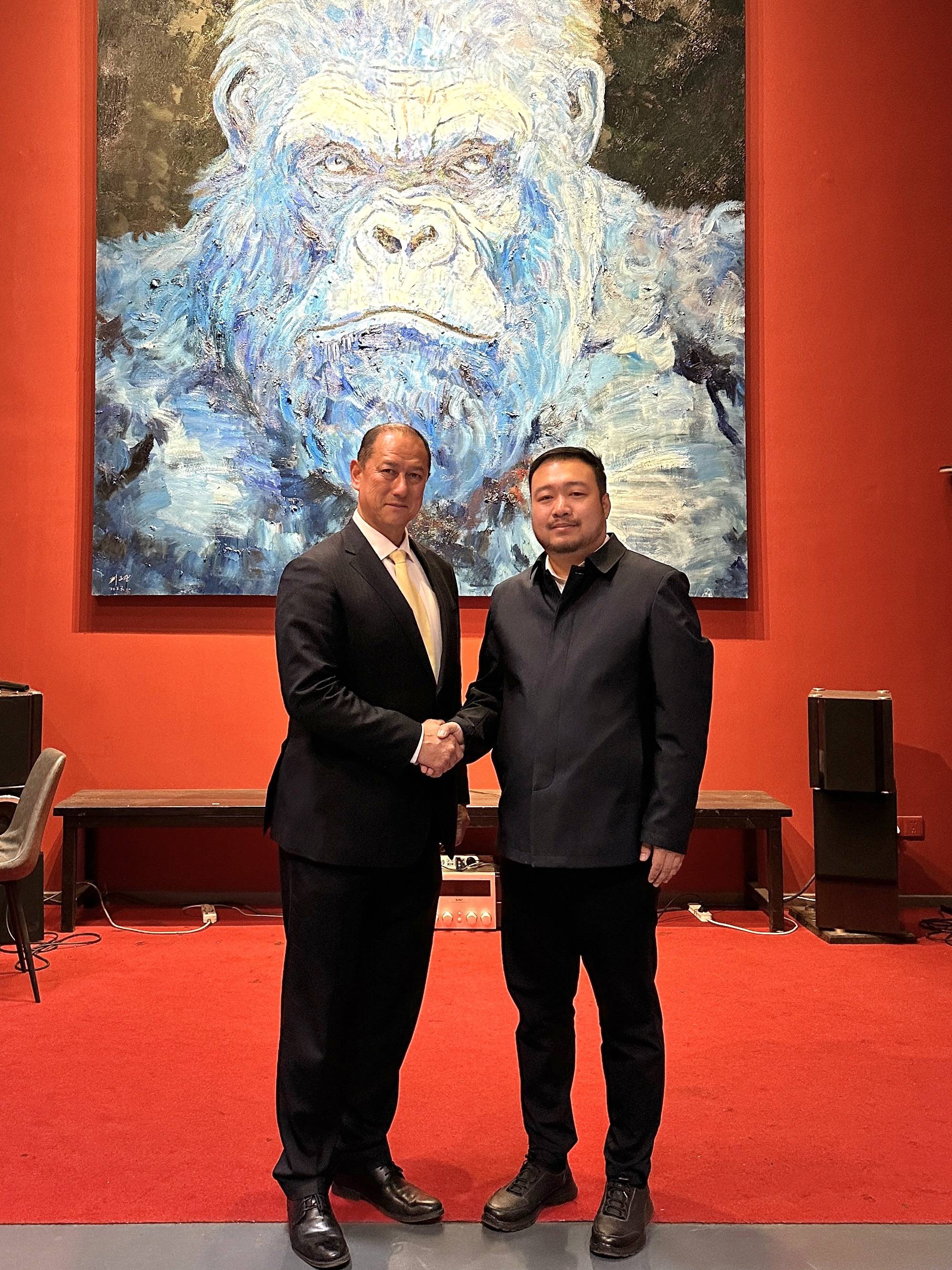 一眼香创始人贺壮壮与毛里求斯驻华大使王纯万,共话