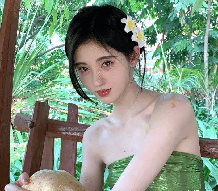 原创又被质疑整容鞠婧祎被米卡壁咚时鼻子上的透光太严重了