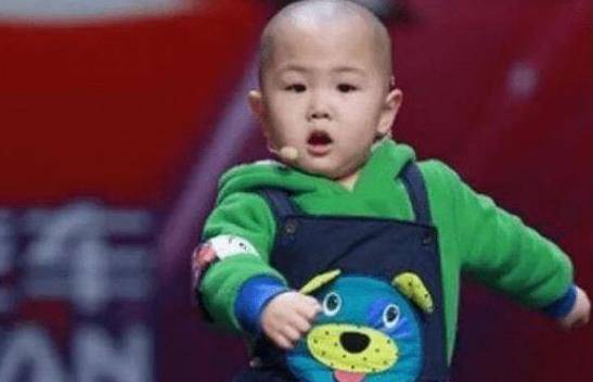 年入百万的童星张峻豪,为何如今父母却后悔不已,娱乐圈不好进_张俊浩