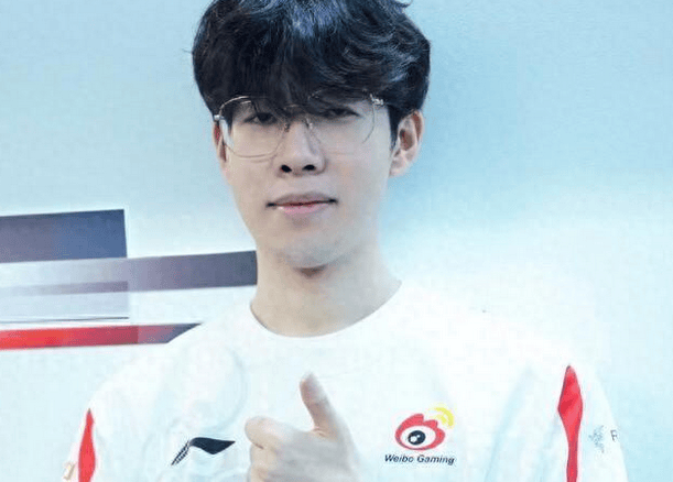 theshy离开赛场也有一段时间了,虽然赛场上暂时看