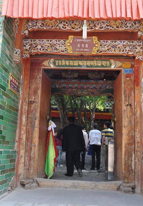 原创青海塔尔寺曾花3亿元修缮金瓦殿黄金用掉几千两现成佛学院