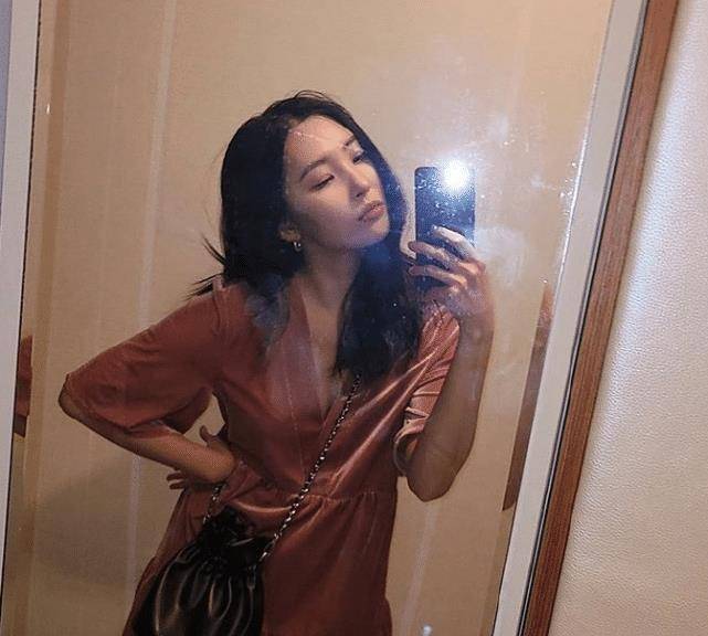 南韩腿精李宣美,日常私服穿搭养眼,高个女生的穿搭教科书