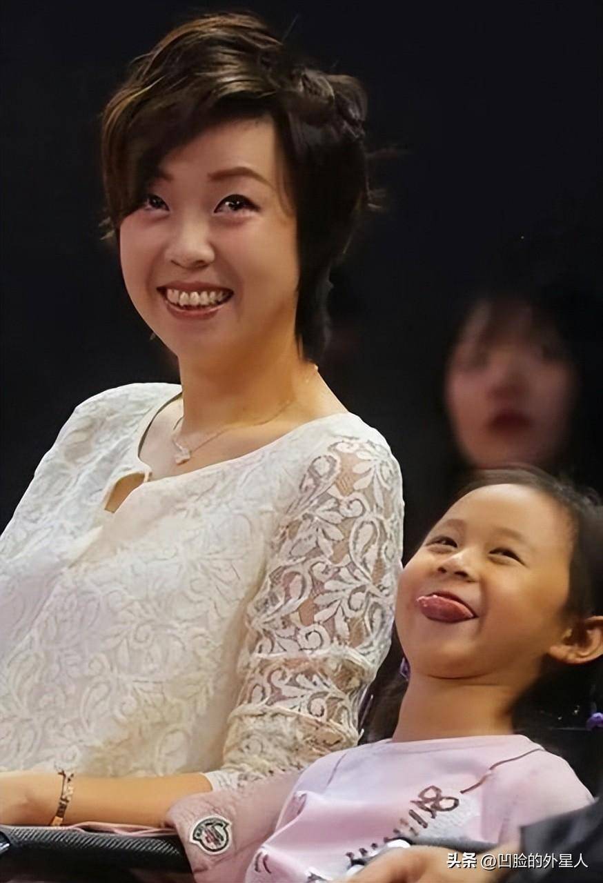 与袁立相爱同居12年却转身娶张怡宁为妻金龟婿还得靠岳母撑腰