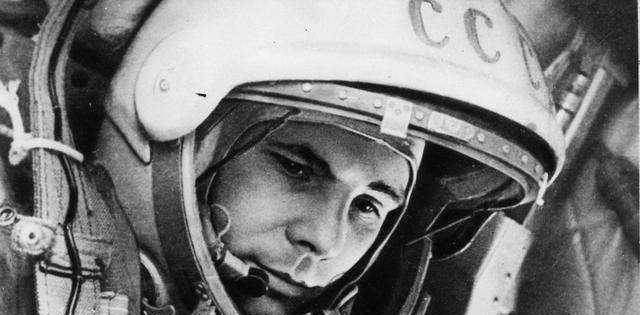 原创宇航员科马洛夫乘坐有数百项问题飞船上天抵达地球只剩下足骨