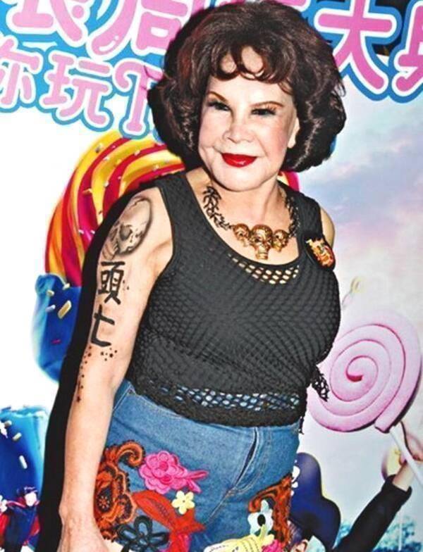 87岁黄夏蕙罕有取消万圣节角色扮演派对,历年造型中武则天最经典