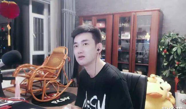 黑白照恶搞后续阿哲直言yy已经很给面子这事正常也就一个b类