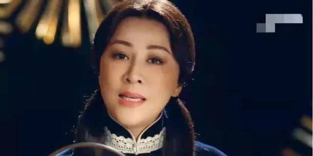 原创55岁刘嘉玲与蒋欣携手再续半生缘双马尾造型再现颜值巅峰