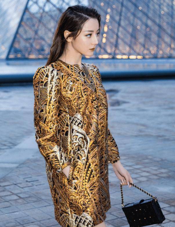 原创热巴圆规腿要火了穿短裙后毫无赘肉这才是男士最爱