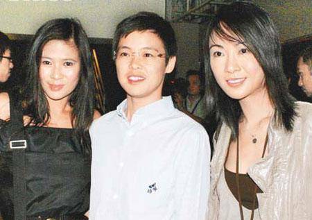 别看阮嘉欣像是一个俊哥,实际上是个女人,两人从2005年开始交往,大概