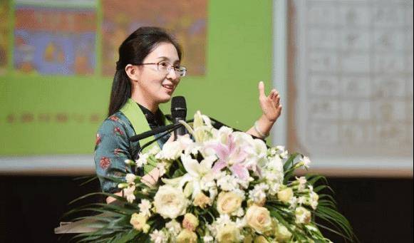 原创网红教师胡红梅从备受敬仰到跌入谷底只因抄得太狠