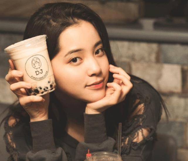 好,而且现在还就读于伯克利音乐学院,最重要的是,欧阳娜娜的家世背景