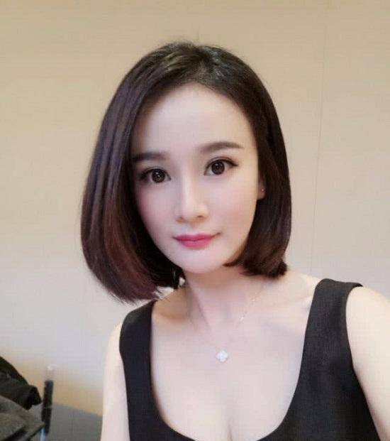 原创杨紫替身一天800元看到生照后简直一个模子刻出来的