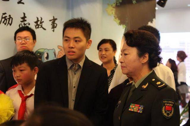 数学家陈景润,47岁娶29岁女军医,唯一儿子现状如何_陈由伟_进行_行业