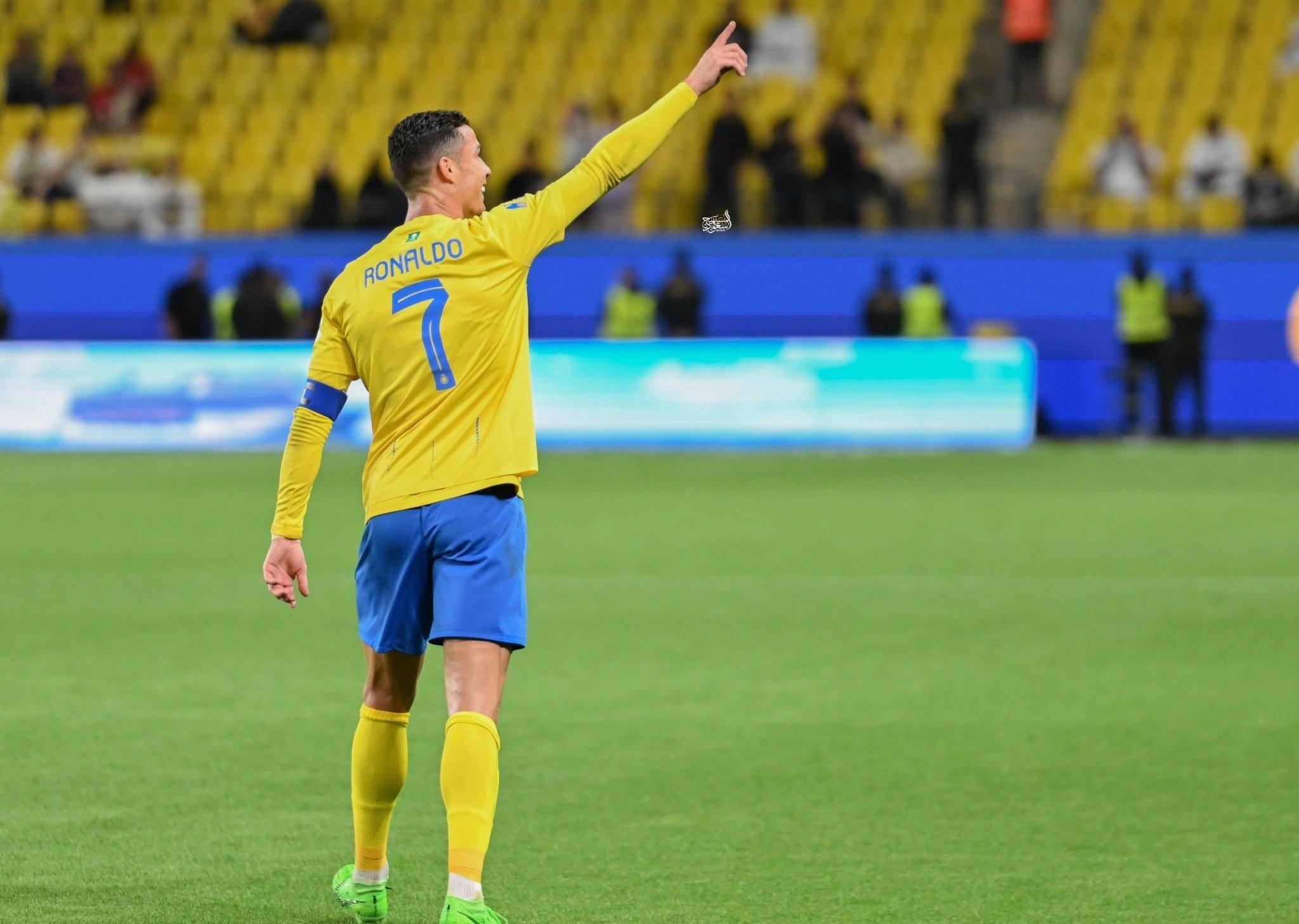 c罗此前曾代表曼联在2007-08赛季以31粒进球夺得英超金靴.