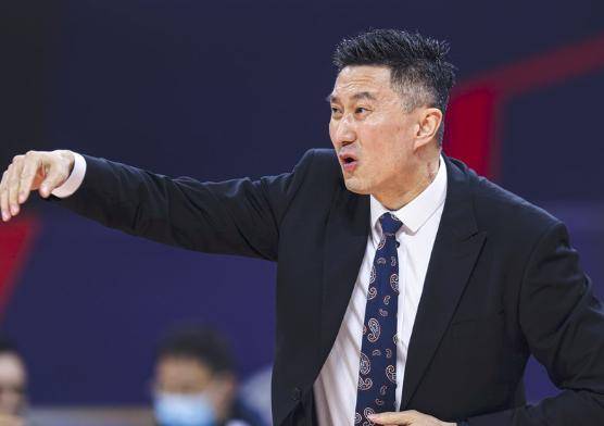 原创cba教练风云变幻杜锋与郭士强交恶张庆鹏遭罚杨鸣与闫军间趣事