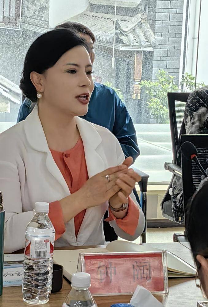 大余县县长一行到大理州江西商会参观交流促进合作