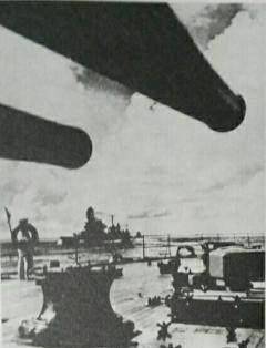 另一批从大黄蜂舰上起飞的美军鱼雷机群采取的是低空接近目标的方式