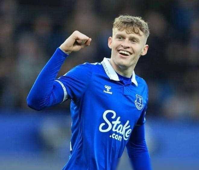 21岁英超天才遭哄抢,三大豪门争夺,皇马笑到最_布兰斯威特_防守