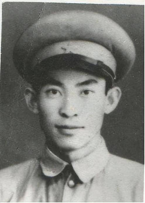 赵兴华烈士,男,吉林省榆树县人.生于1947年,1966年1月入伍.