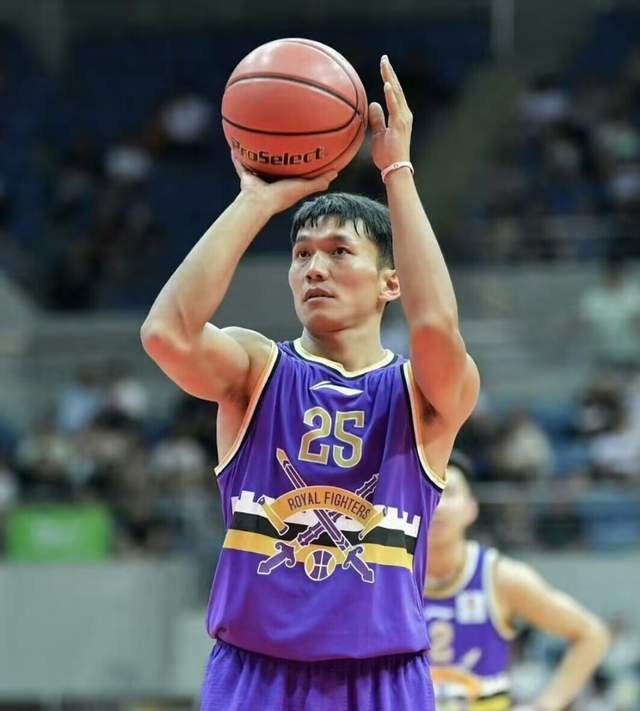 13分5板5助,俞长栋6分4板,桑普森19分7板,矣进宏5分1板吉林:李安13分