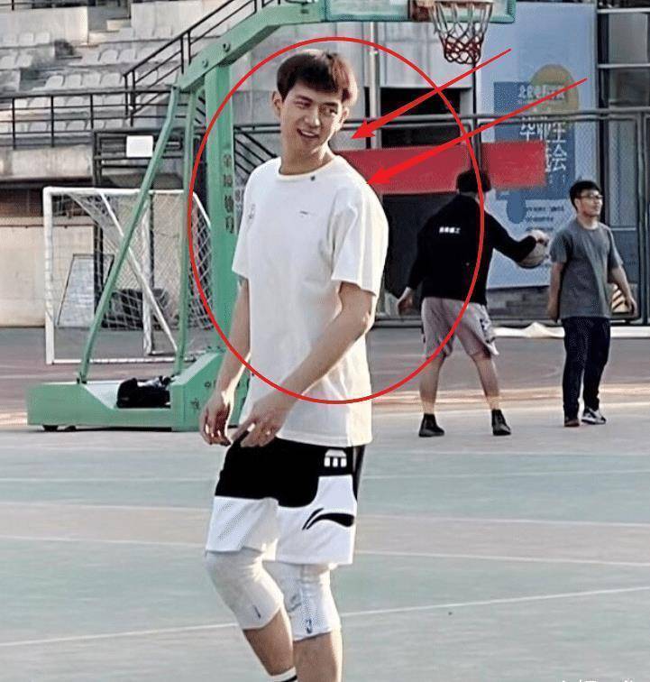 原创李现又约白敬亭打球并晒出两人合照纯素颜出镜状态过于真实