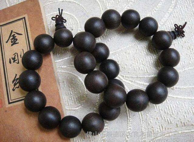 木质手串中的8大硬汉硬度非常高让钢刀都头疼