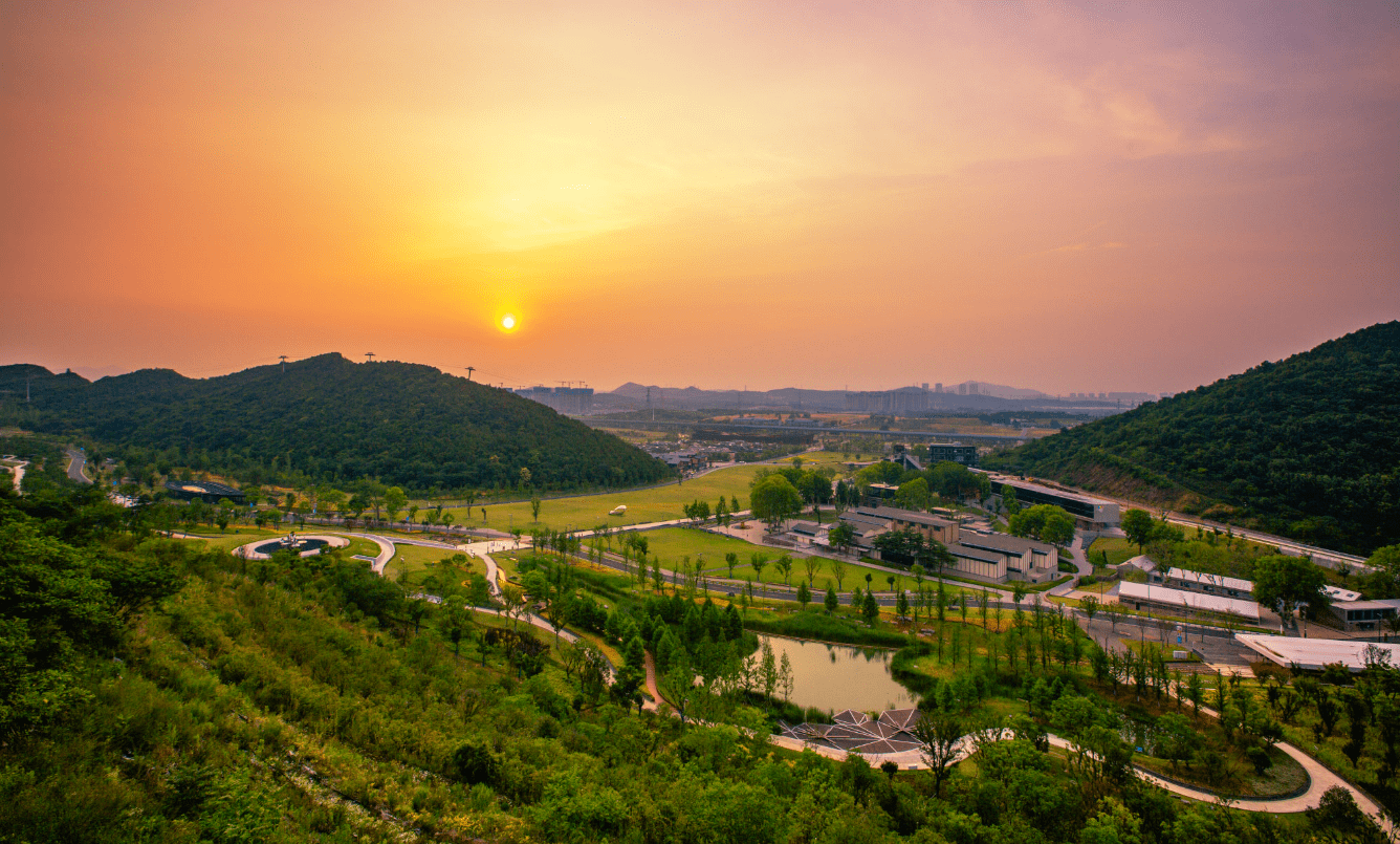 南京市江宁区绿都云栖山庄售楼处电话4000000460转6868售楼中心