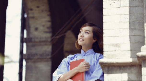 她是民国最苦才女生来被母亲认作灾星36岁那年真的出了事