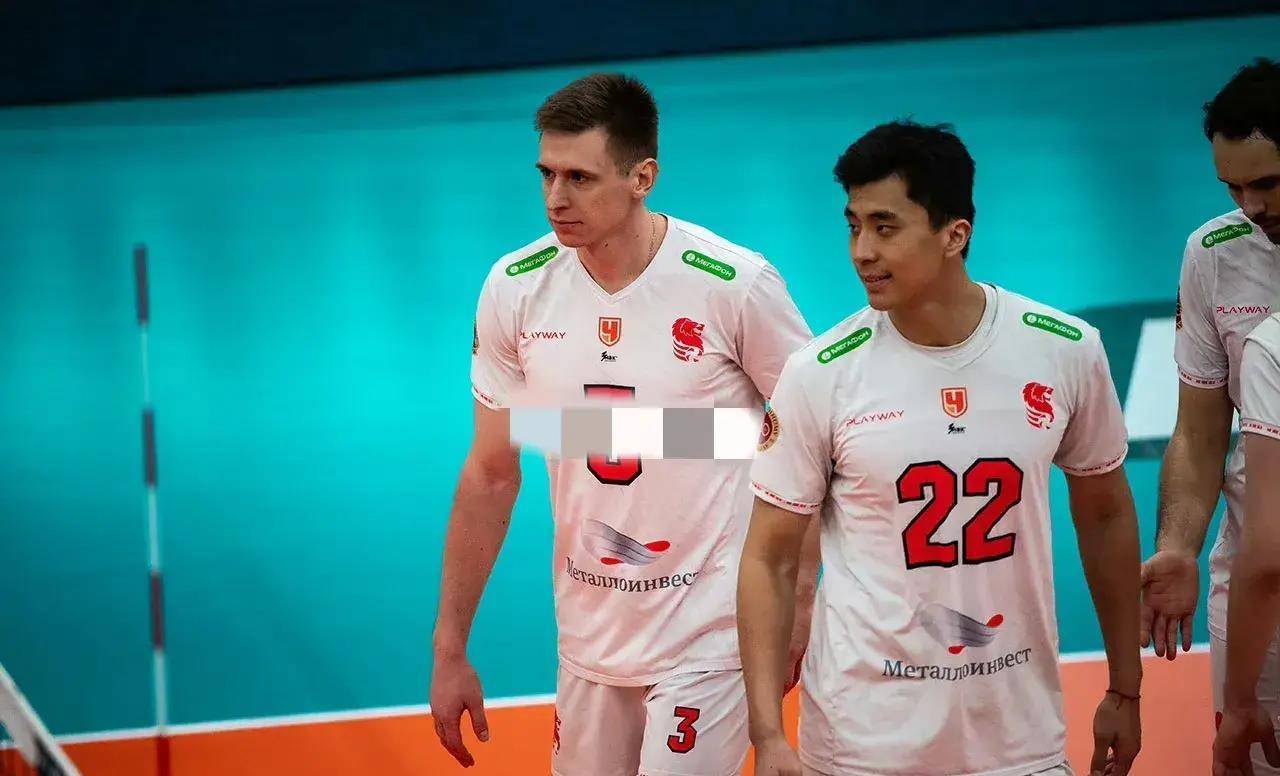 是中国男排球员,两人所在的国家队在世界上都属于弱旅,排球是集体项目