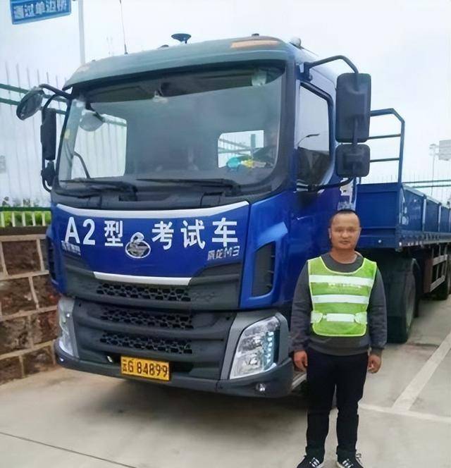 90后女孩开货车跑遍中国男人都自愧不如父亲却说女儿嫁不出去
