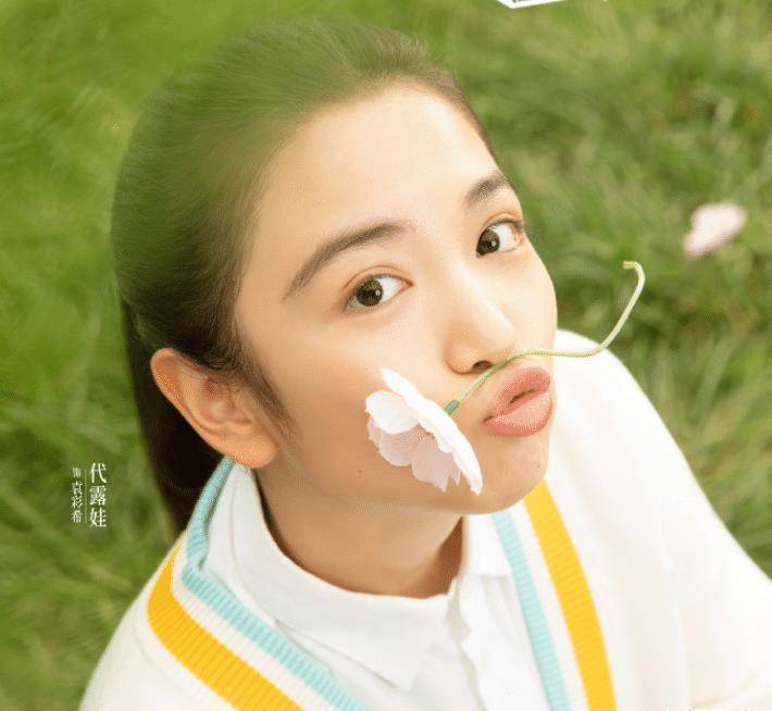 所以这次不负有心人,代露娃她凭着自己的人气和演技方面的实力来说,她