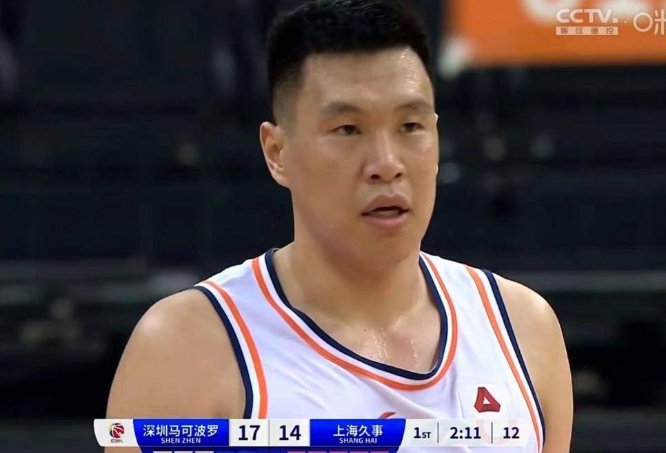 深圳男篮击败上海,萨林杰17 10冯欣12 3,闫鹏飞8 8挑中内线横梁!